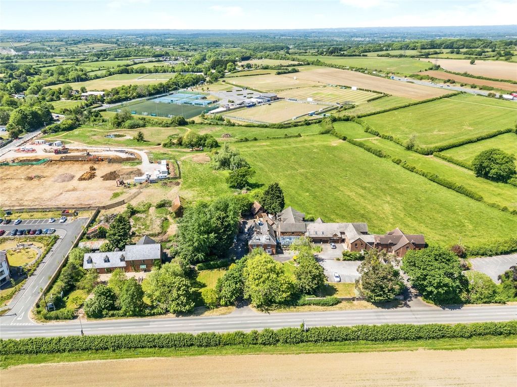 Property photo 3 of 37 Picture No. 01