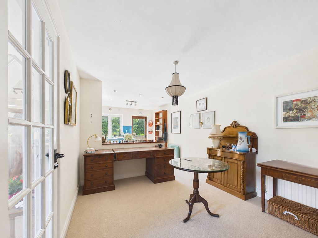 Property photo 3 of 11 Dining Area