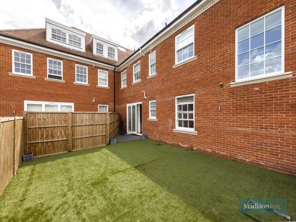 Additional image 12 of 1 bed flat for saleManor Road, Chigwell, Essex IG7