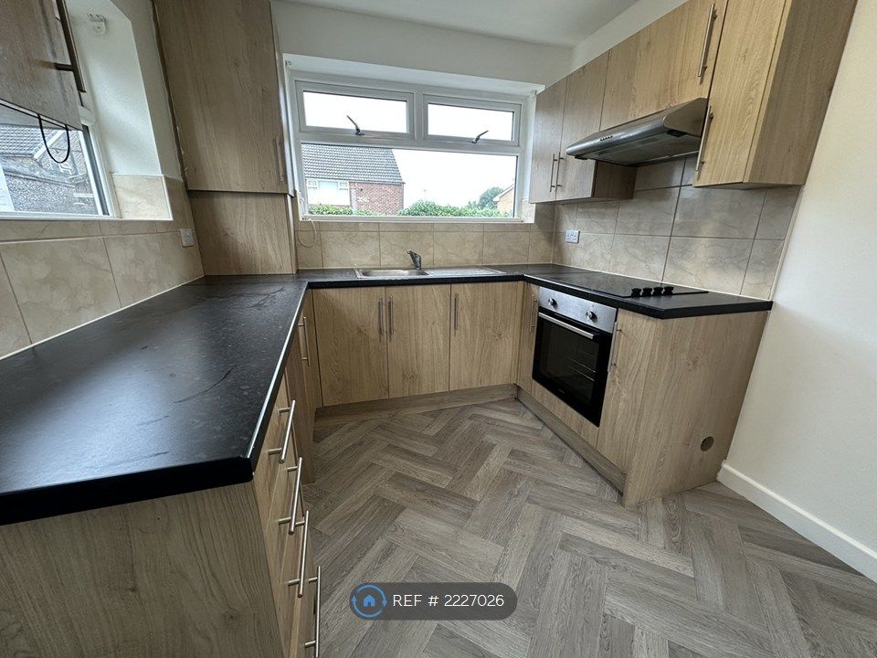 Property photo 3 of 14 Kitchen