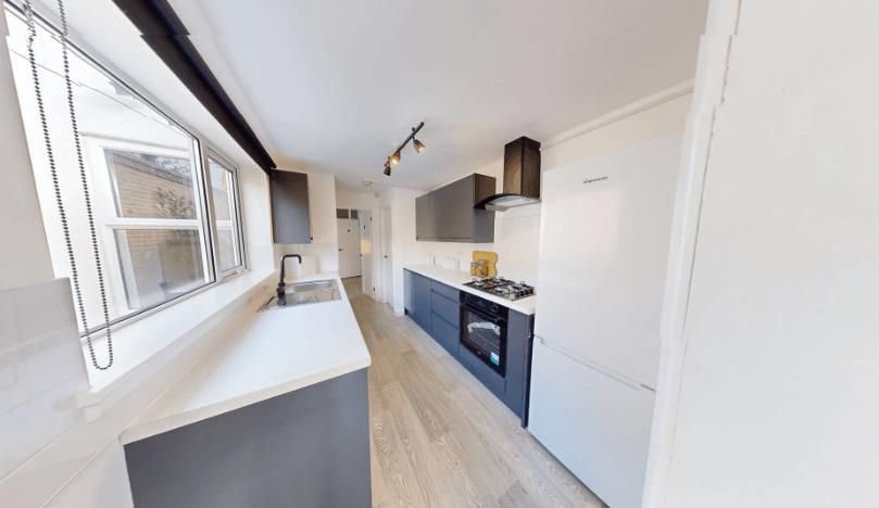 Property photo 2 of 11 11 Radford Boulevard - 11 Kitchen.Jpg
