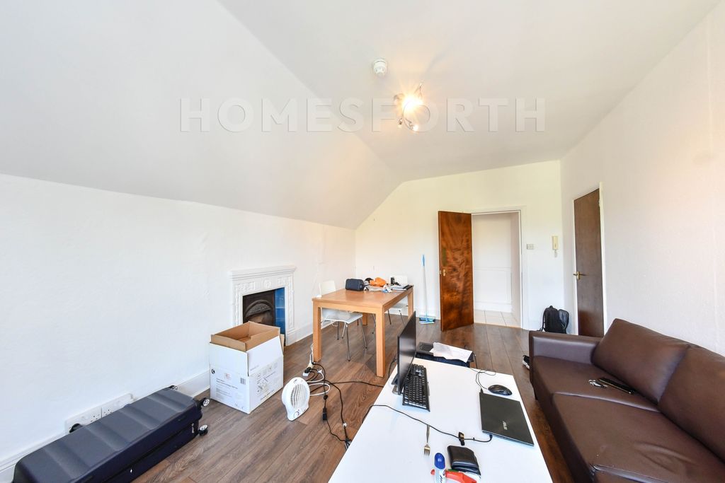 Property photo 1 of 9 Photo 9