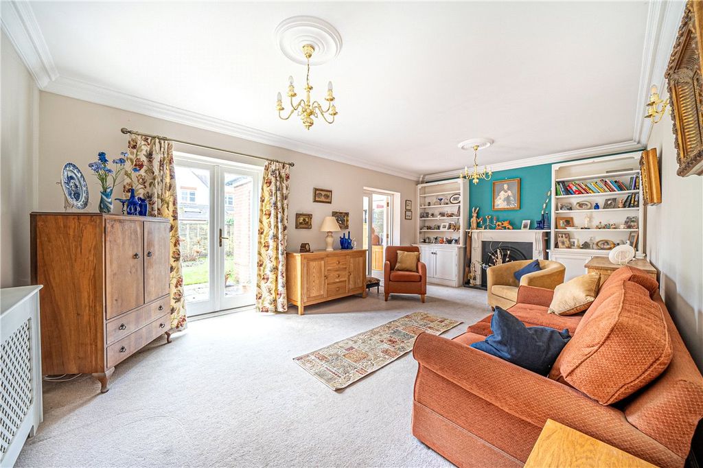Property photo 2 of 10 Sitting Room