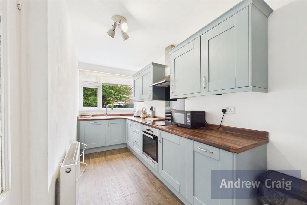 Property photo 3 of 25 Kitchen
