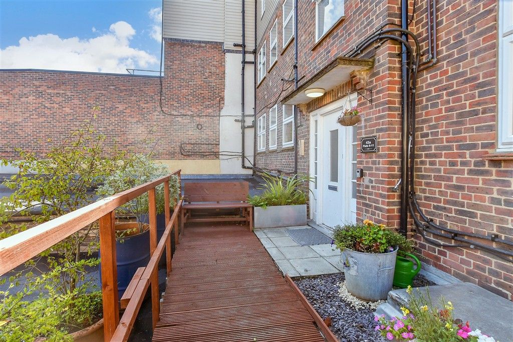 Property photo 3 of 8 External Lifestyle Photograph