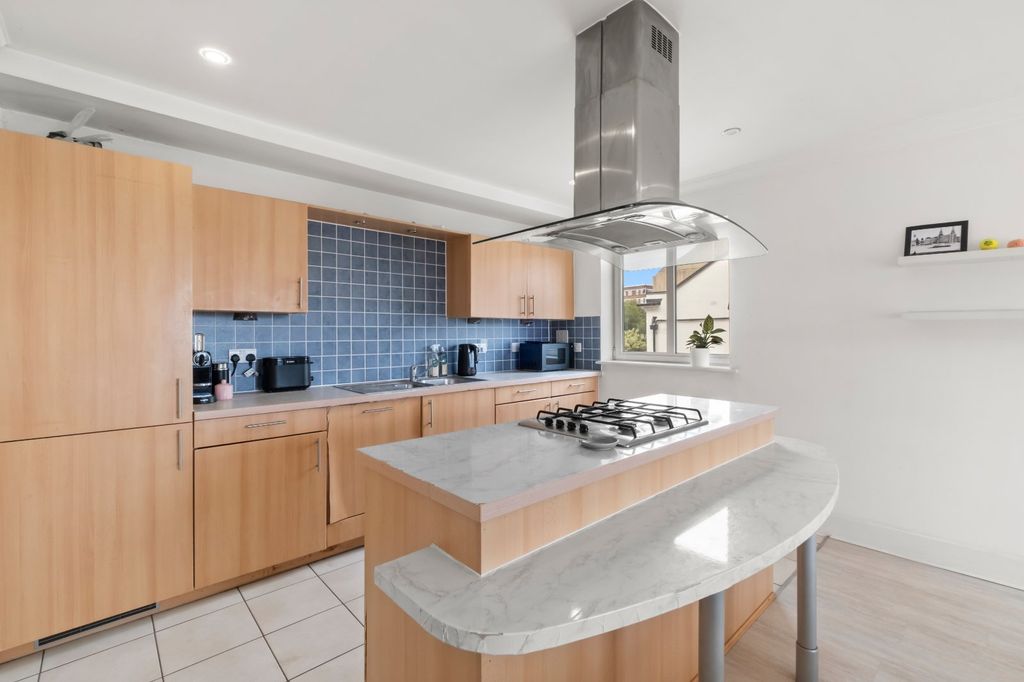 Property photo 1 of 10 Kitchen