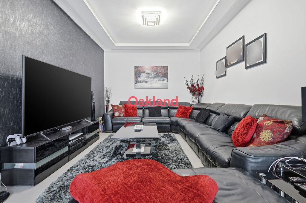 Property photo 3 of 36