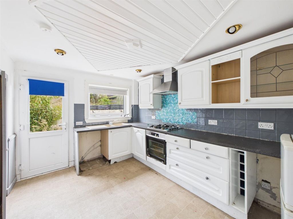 Property photo 3 of 8 Cam01258G0-Pr0108-Still005.Jpg