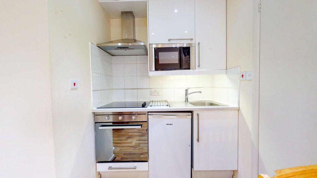 Property photo 2 of 7 Kitchen