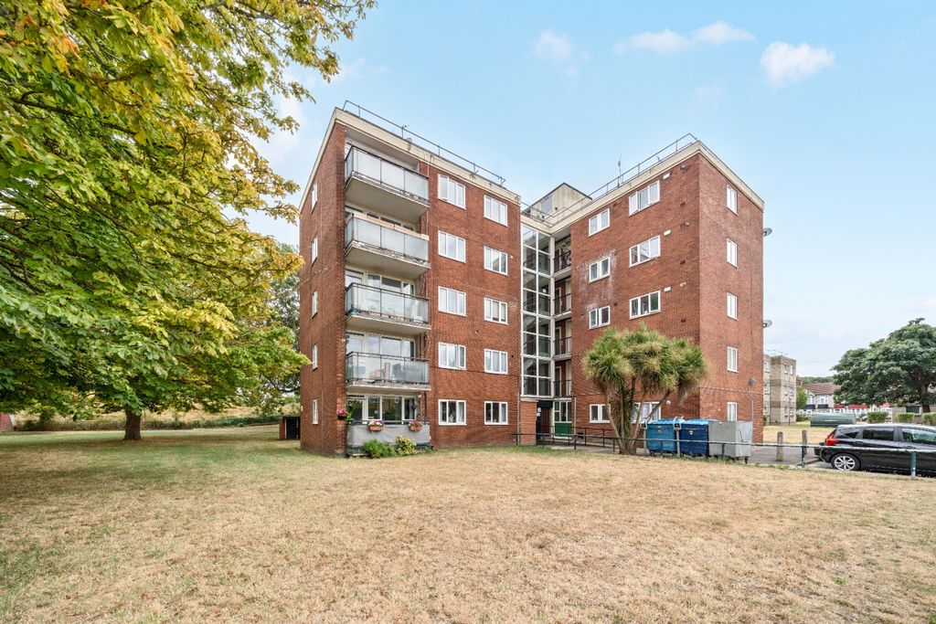 Property photo 1 of 20 4404070