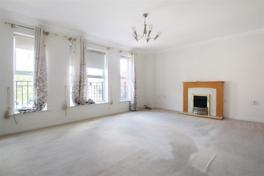 Property photo 2 of 13
