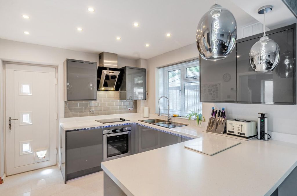 Property photo 2 of 19 1340577-9-689c80Ffadcf1.Jpg