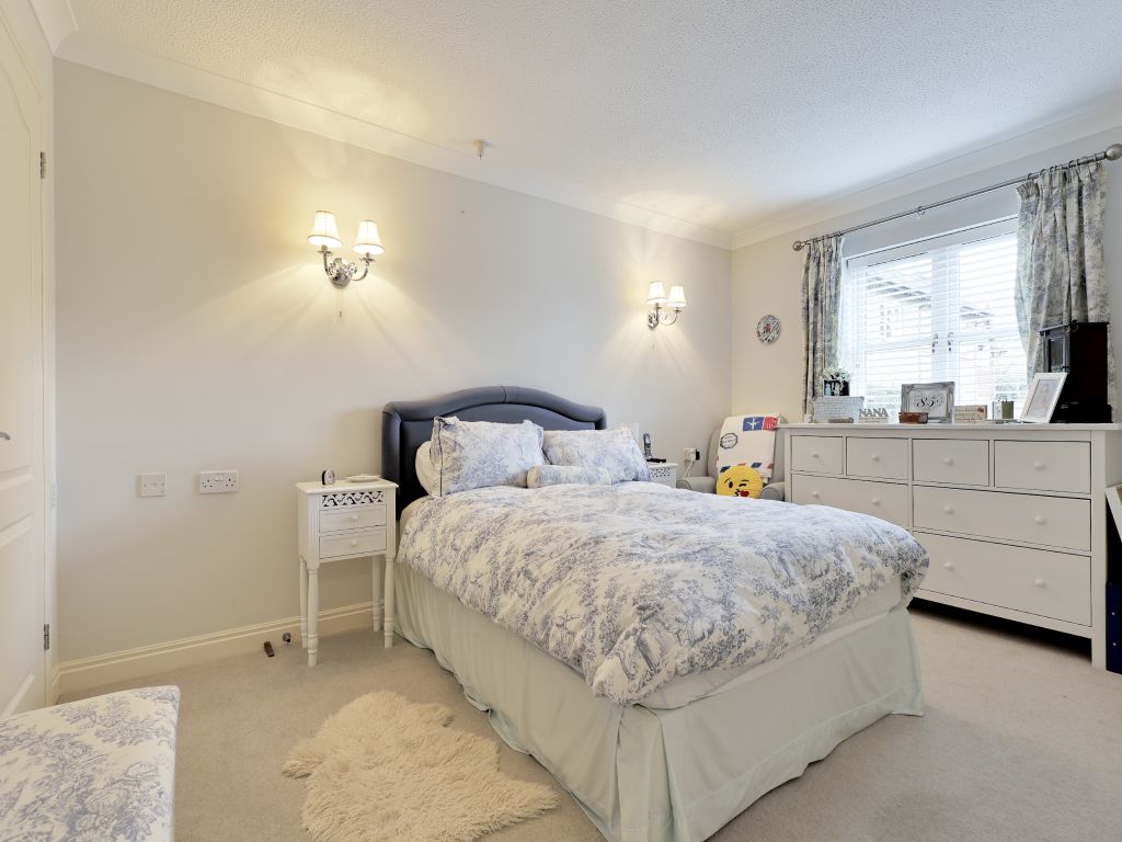 Property photo 3 of 9 1MMC - Bedroom Alt Angle