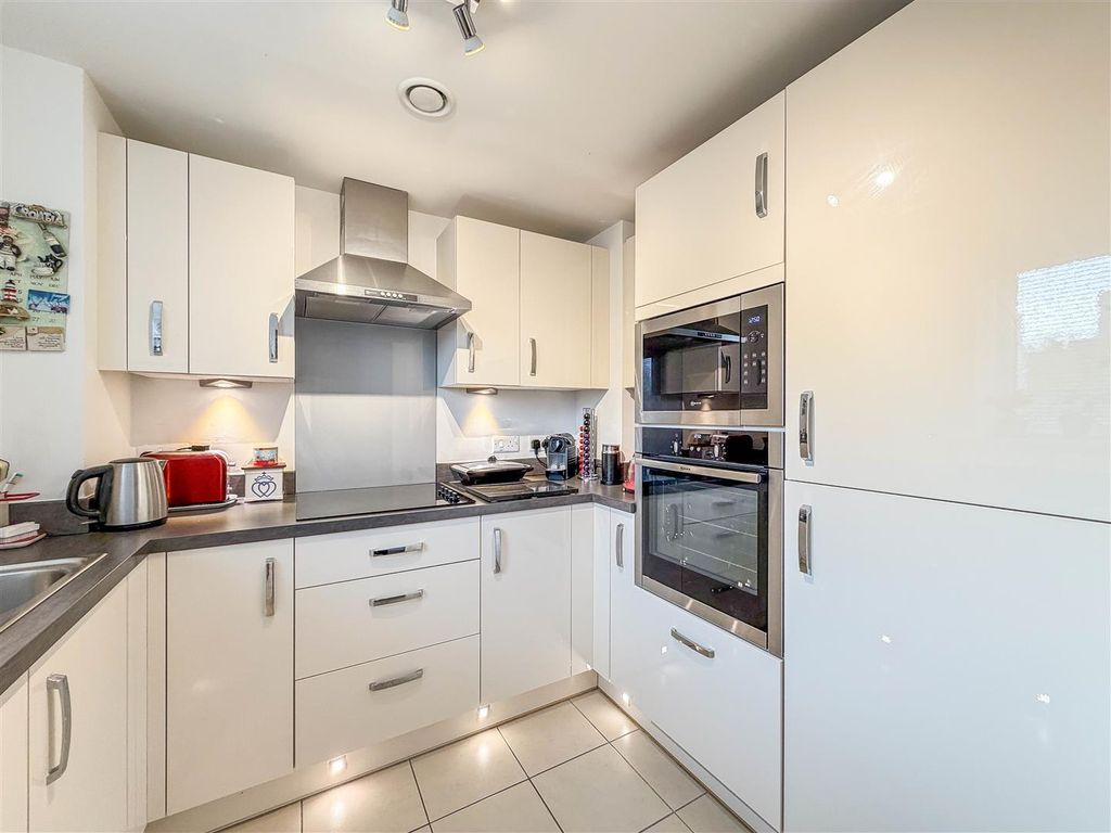 Additional image 9 of 2 bed flat for salePegs Lane, Hertford SG13