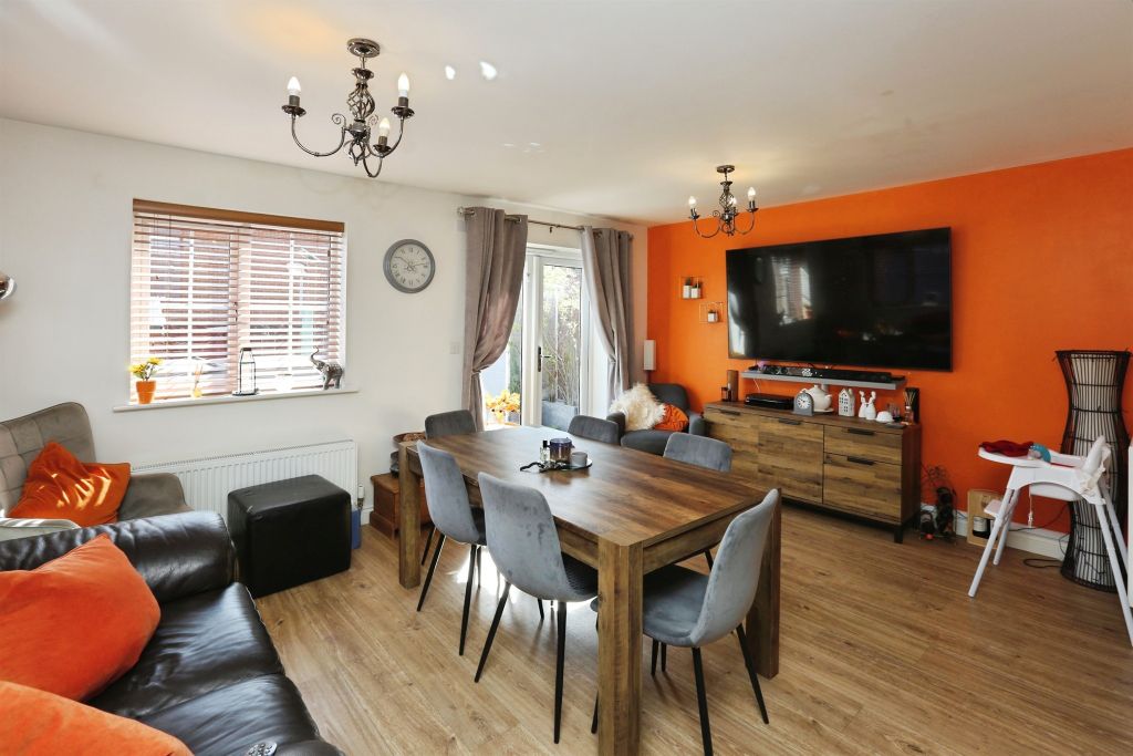 Property photo 2 of 28