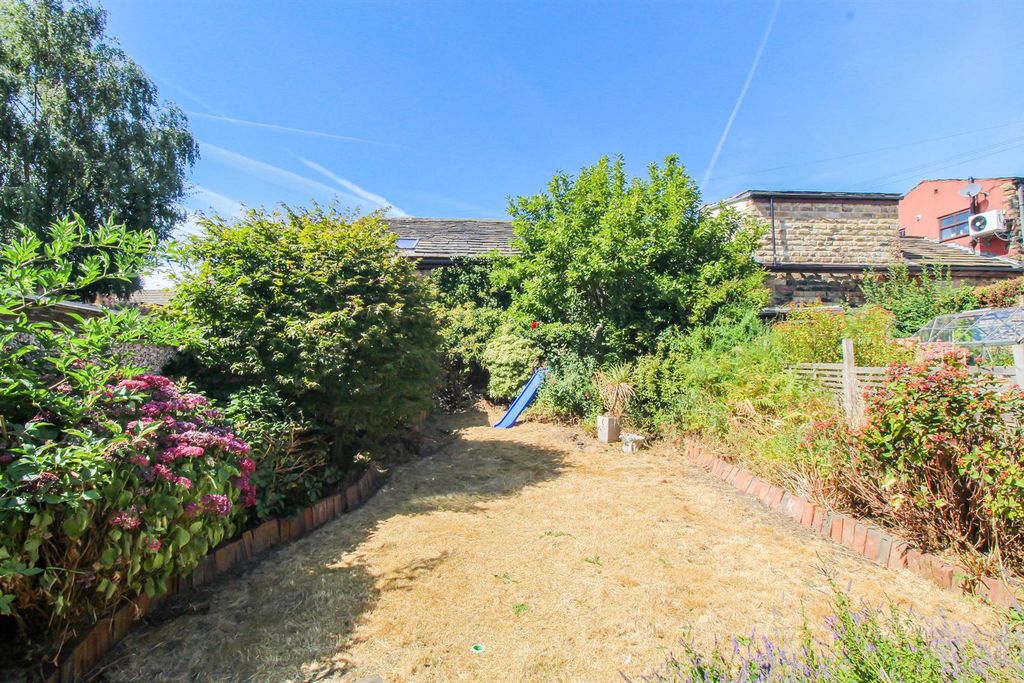Property photo 2 of 11 Outside