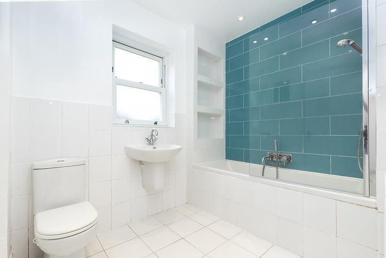 Property photo 3 of 9 Bathroom