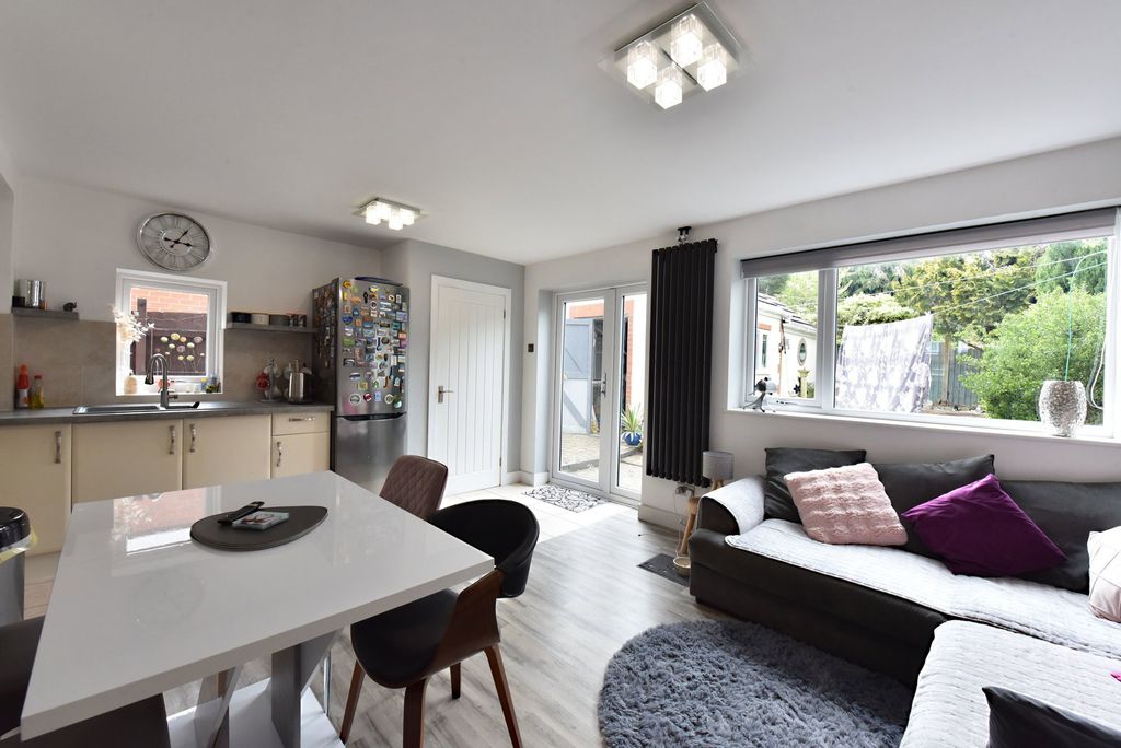 Property photo 2 of 25