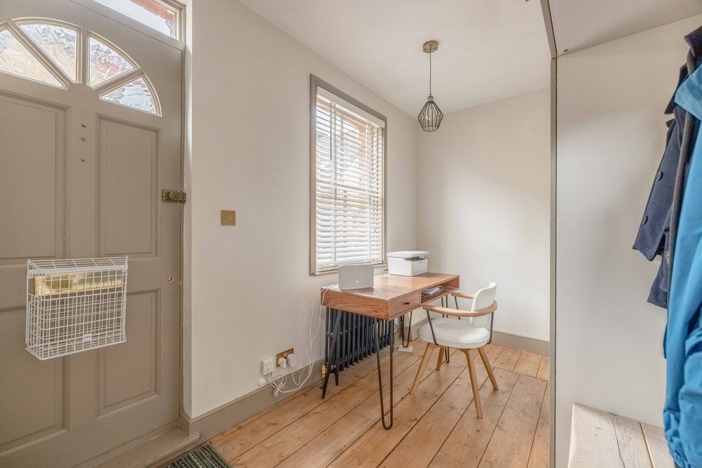 Property photo 2 of 21