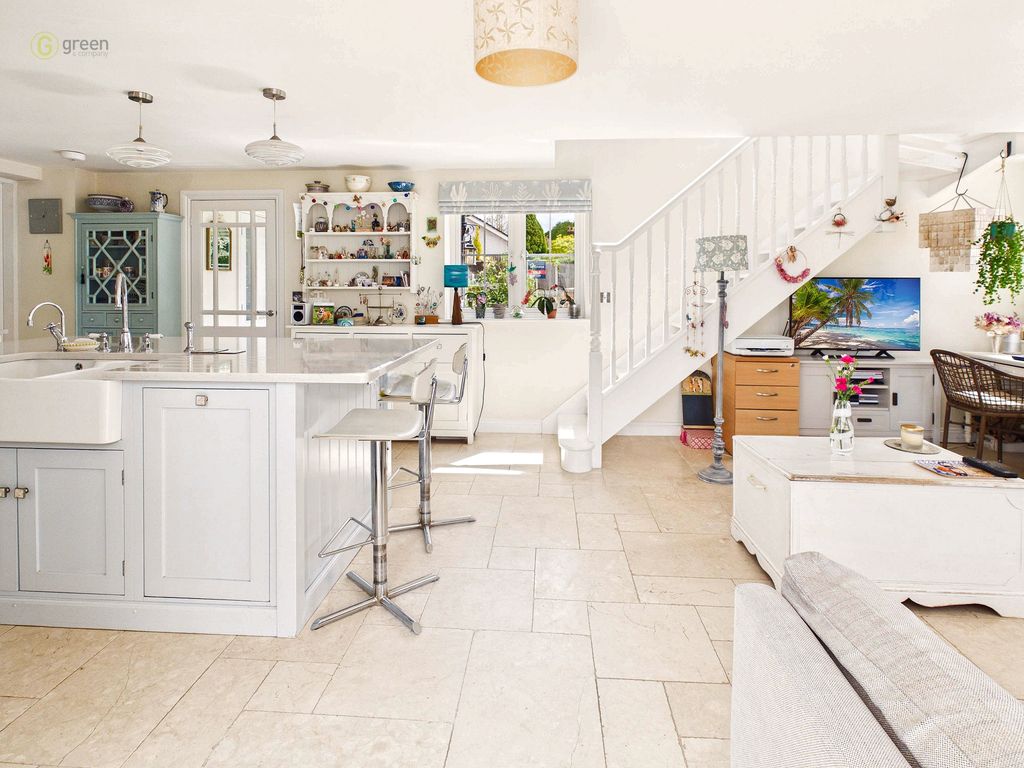 Property photo 3 of 37 6c2Fa4c4Ec424850A2667c83A2d0A68A100Cam04425G0Pr0426Still026