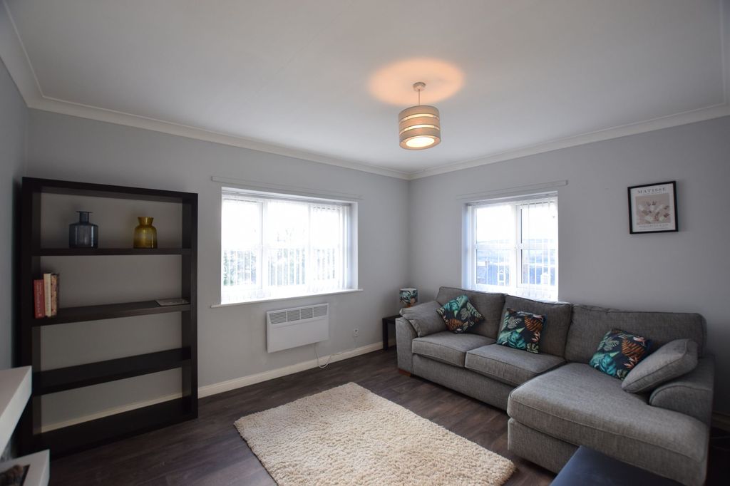 Property photo 3 of 6 Living Room