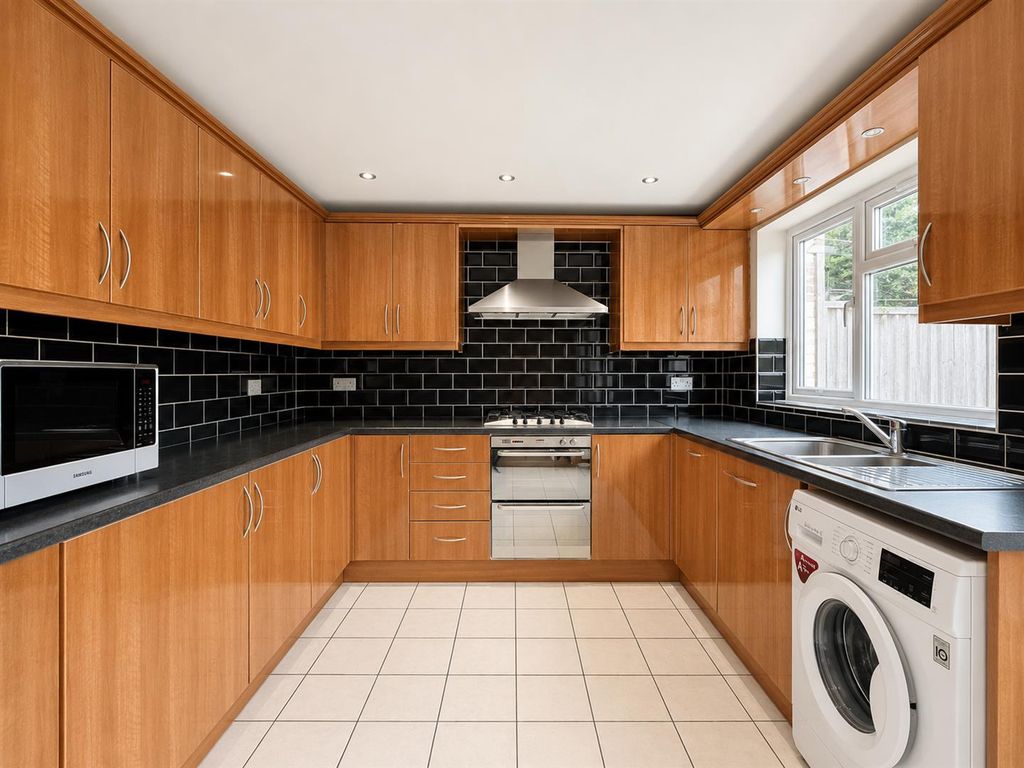 Property photo 2 of 12 Kitchen