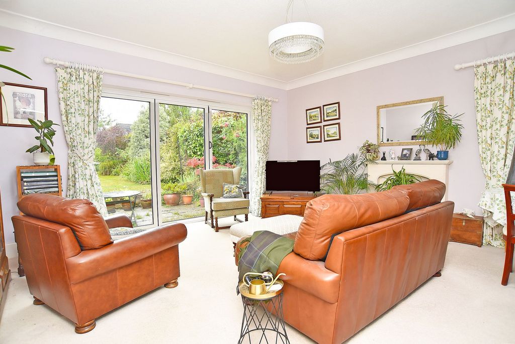 Property photo 2 of 28