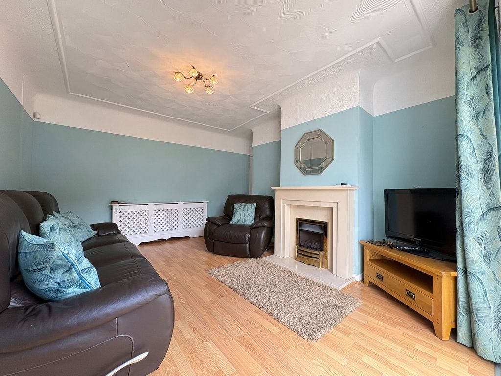 Property photo 2 of 32
