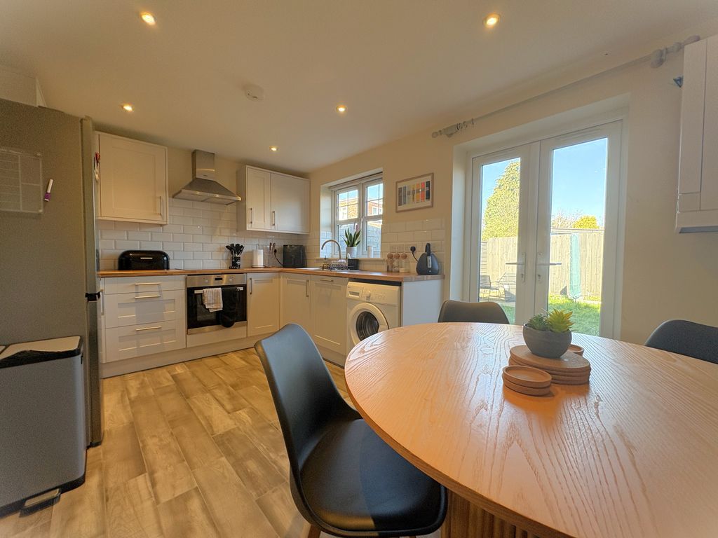 Property photo 2 of 9 Kitchen