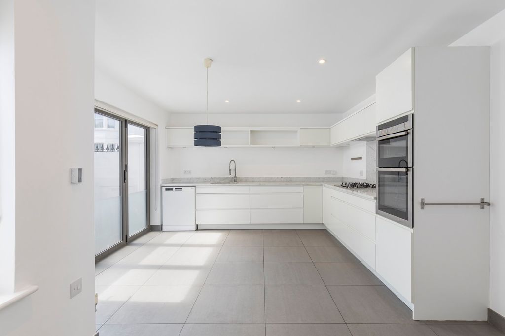 Property photo 3 of 19 Kitchen/Diner