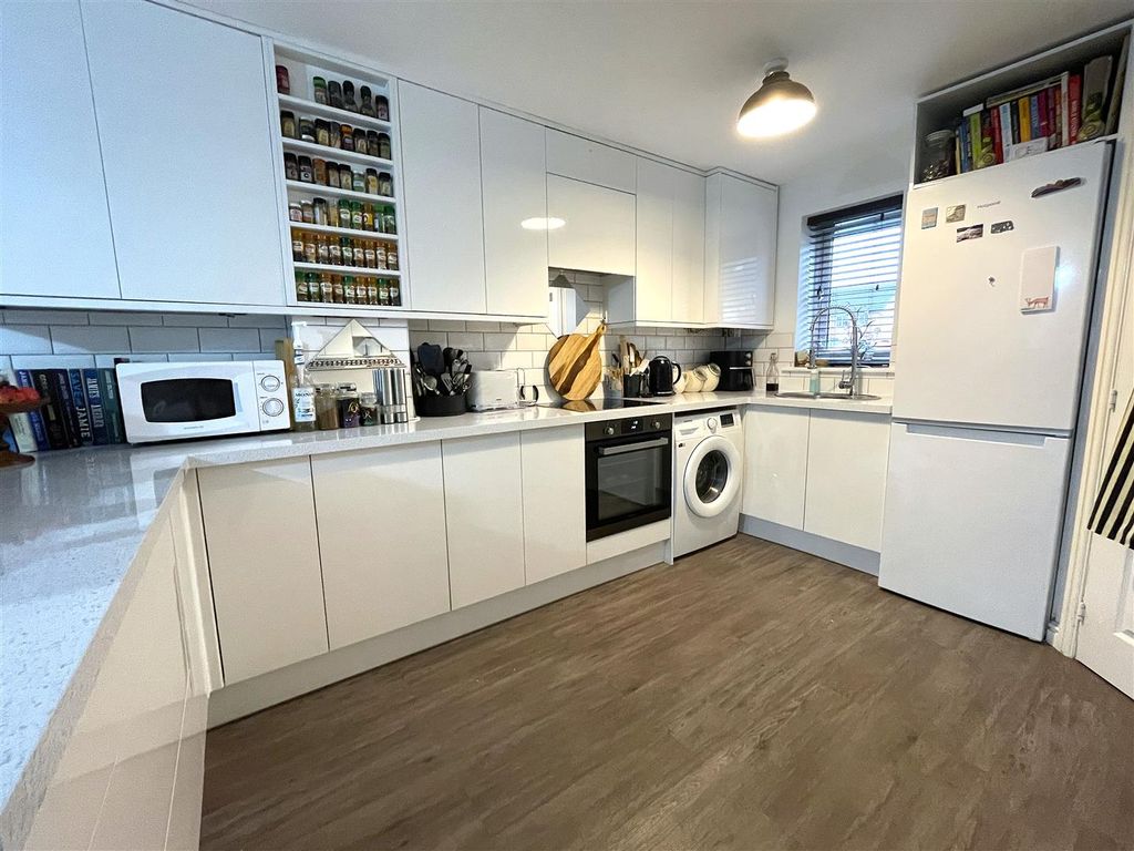 Property photo 2 of 24 Kitchen