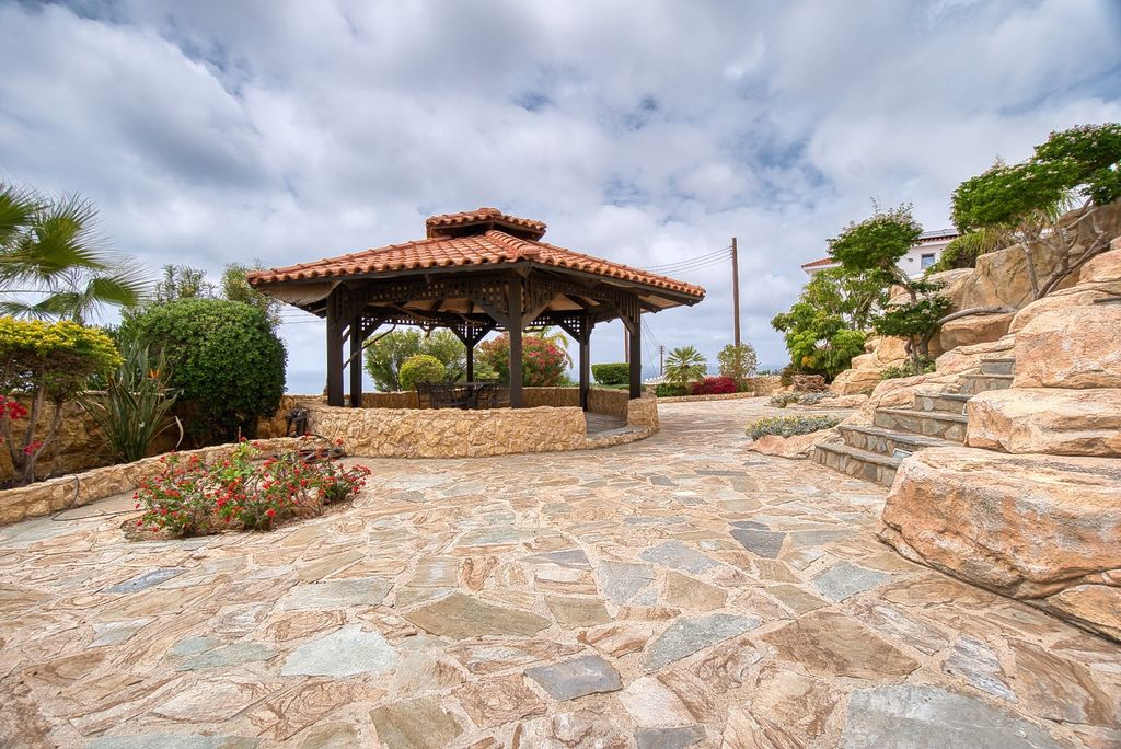 Property photo 2 of 36