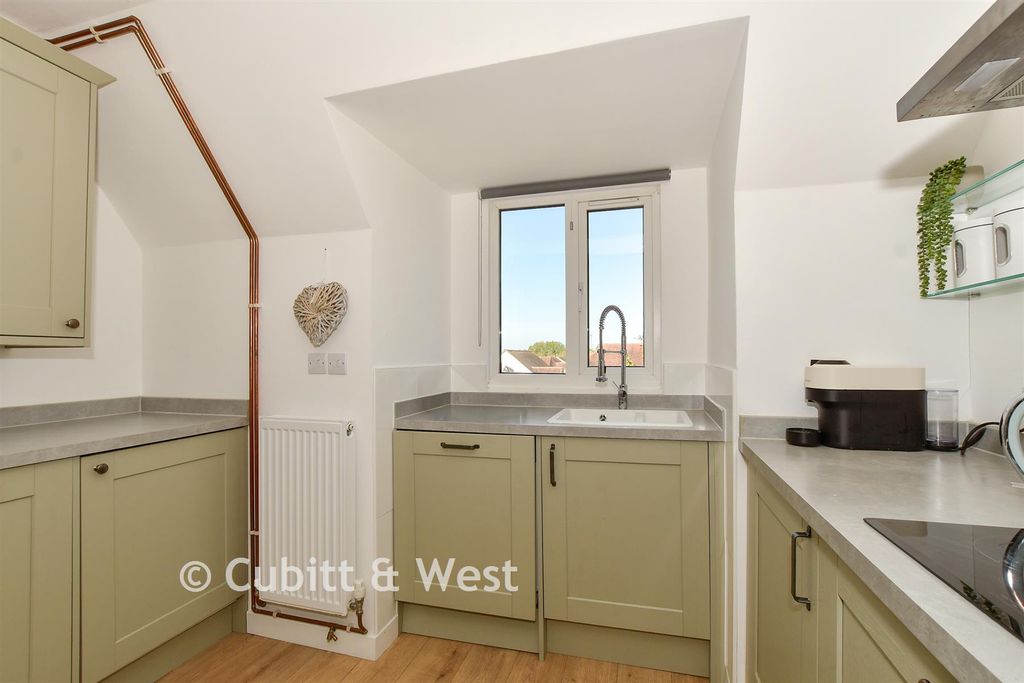 Property photo 1 of 11 Kitchen