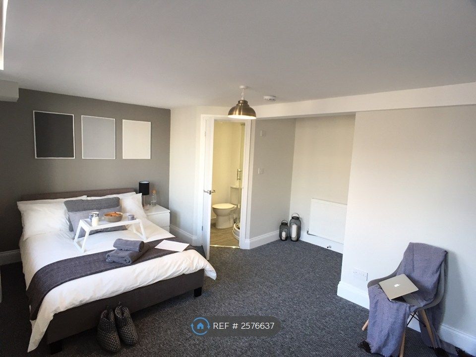 Property photo 1 of 7 Bedroom Of Similar Size And Layout