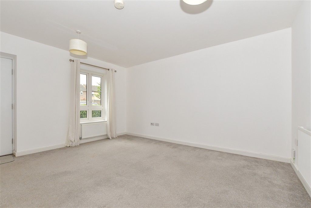 Property photo 3 of 11 Lounge