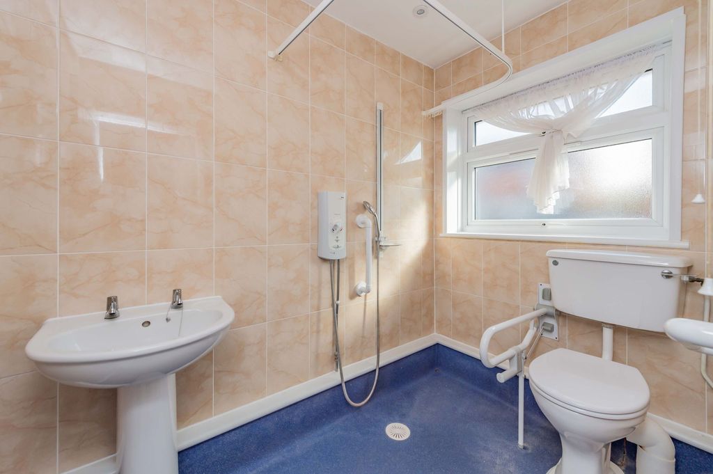 Property photo 3 of 20