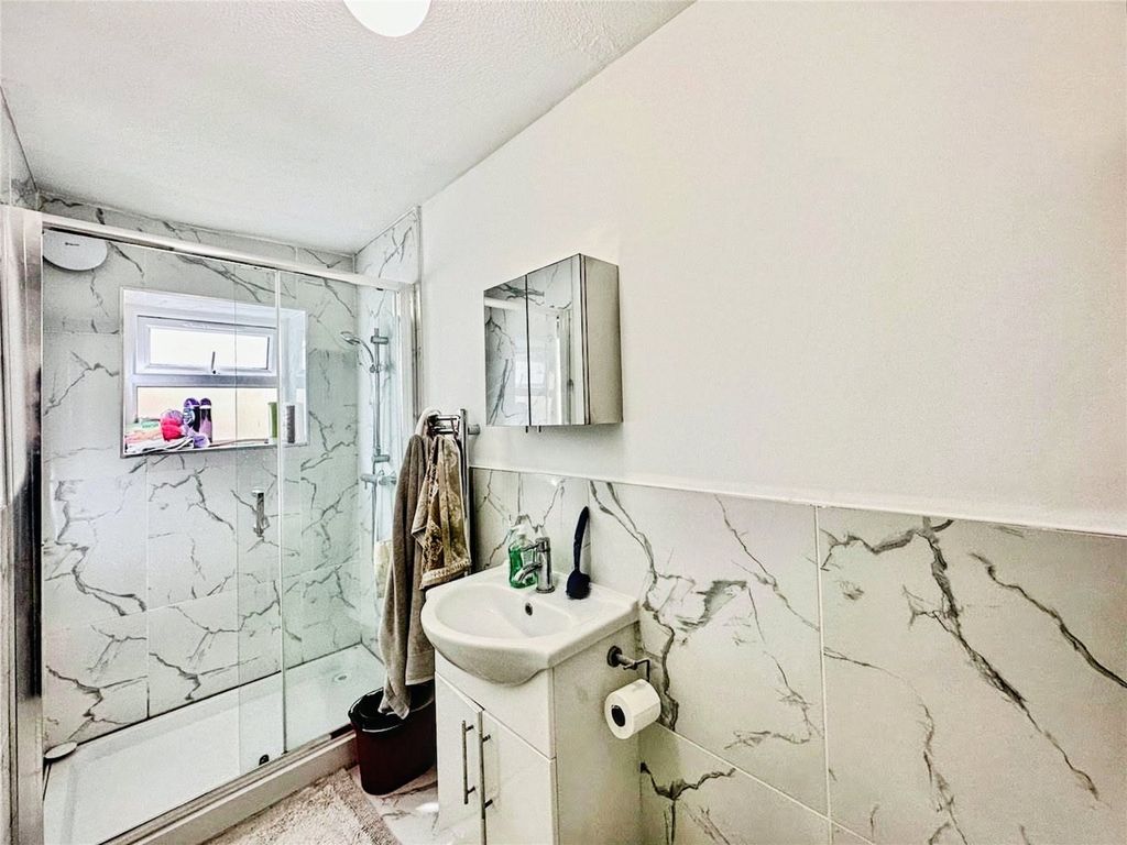 Property photo 2 of 8 Picture No. 11