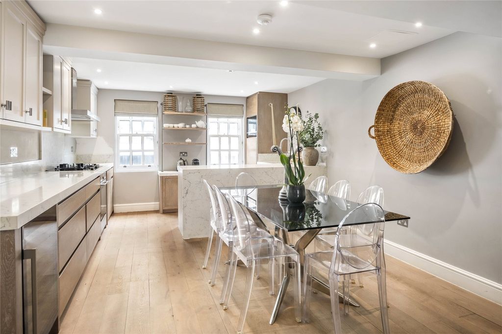 Property photo 2 of 17 Dining