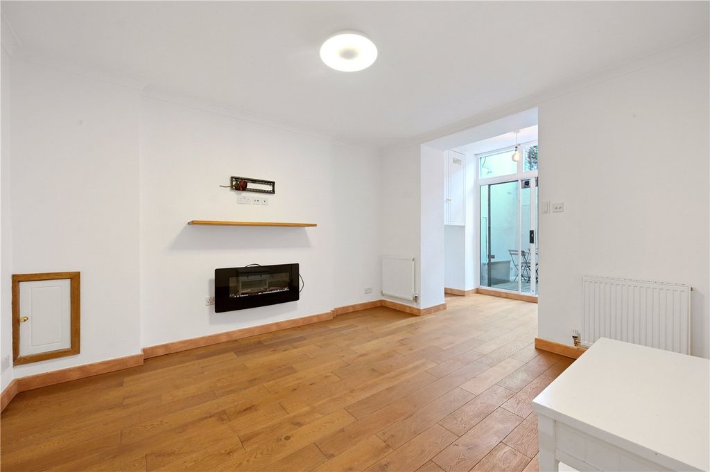 Property photo 3 of 8 Picture No. 06