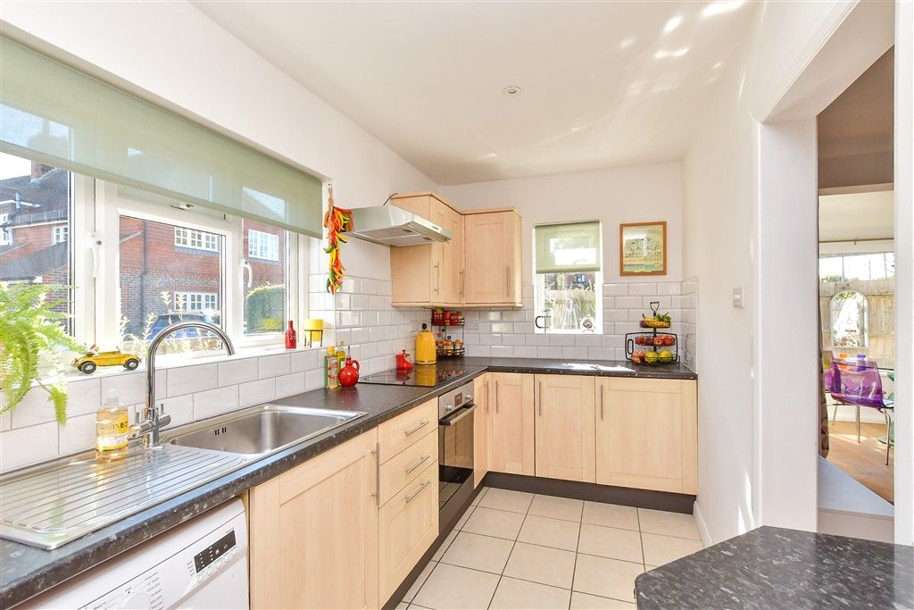 Property photo 2 of 11 Kitchen