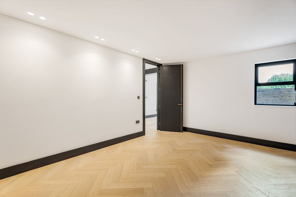 Additional image 42 of 5 bed detached house for salePipers Green Lane, Edgware HA8