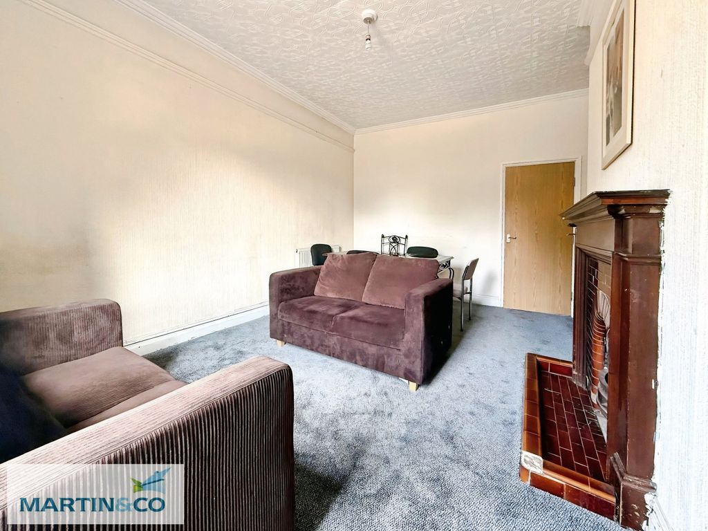 Property photo 3 of 13 ee25Db4F-4
