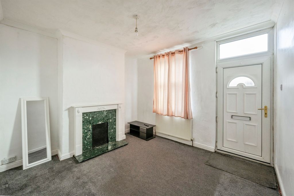 Property photo 2 of 9