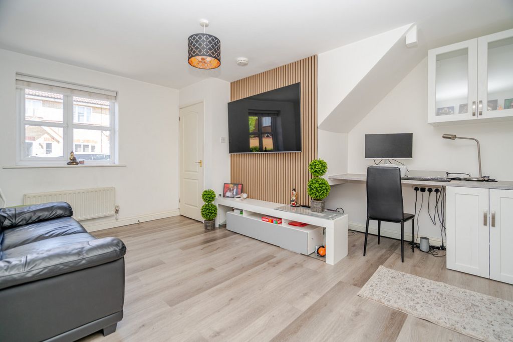 Property photo 3 of 17