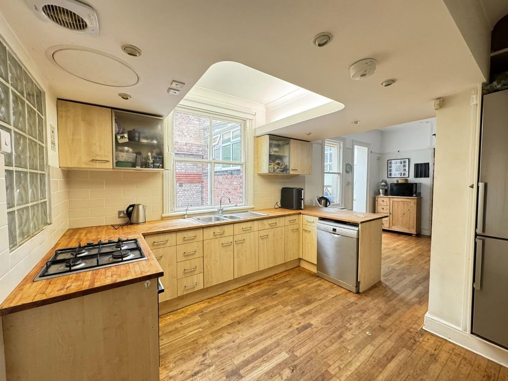 Property photo 3 of 36