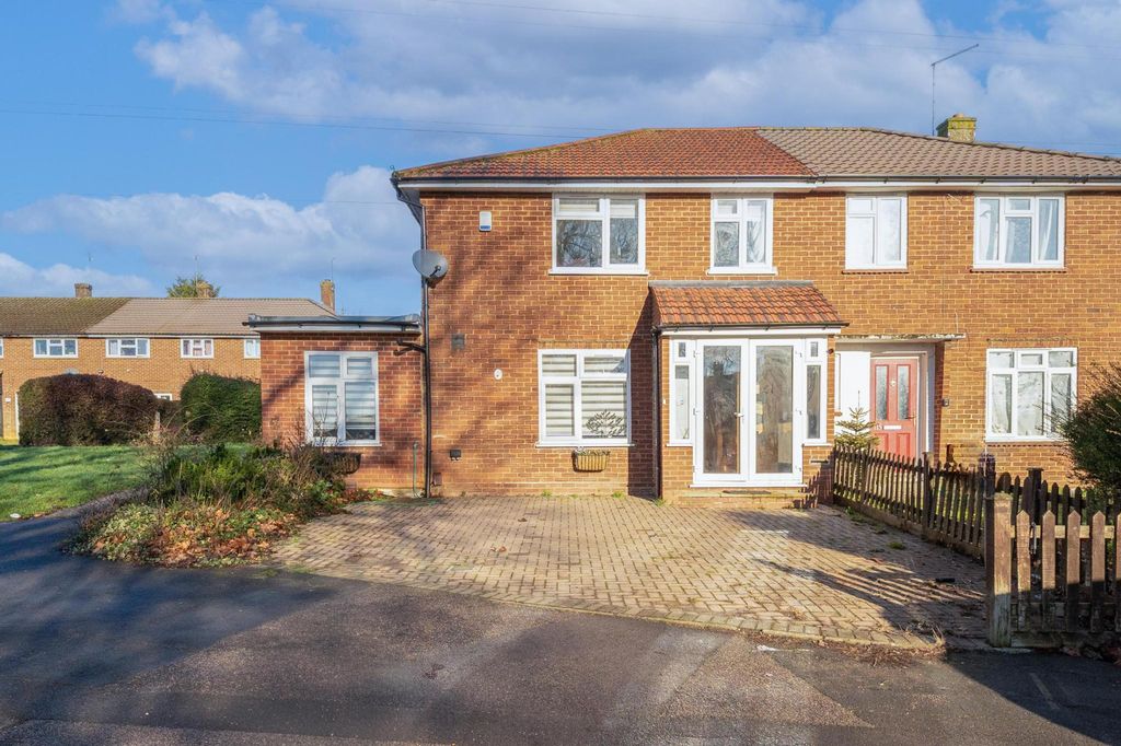 Property photo 1 of 14 4 Bed Semi-Detached House For Sale Crown Road, Borehamwood Wd6