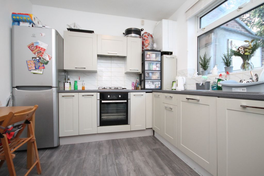 Property photo 3 of 12 Kitchen