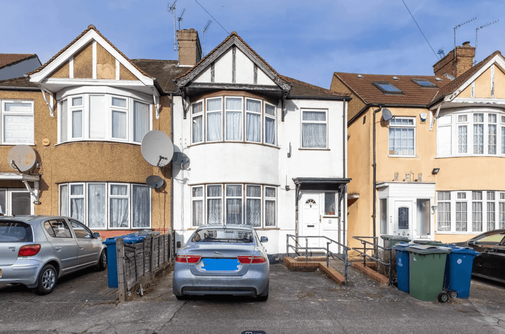 Property photo 1 of 10 Three Bedroom Semi-Detached House For Sale In Harrow