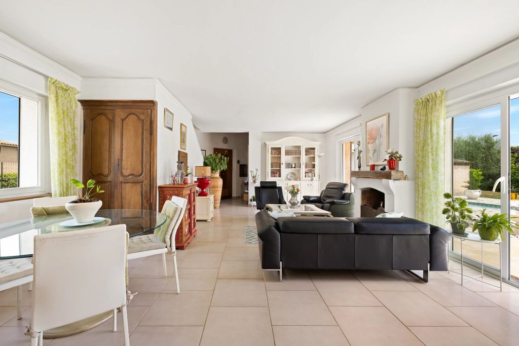 Property photo 3 of 18 217670d35B984625d65Fcce892d96Dae_76Fc760d55_3000-Big