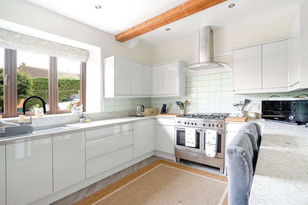 Property photo 2 of 17 Kitchen